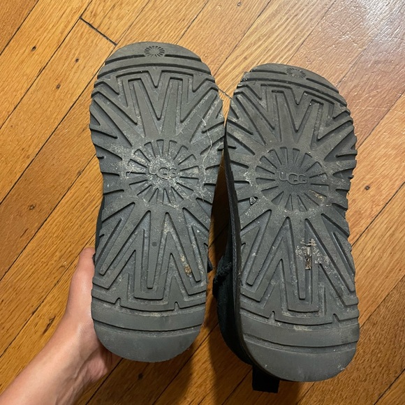 Ultra Mini UGG Size 7 - Picture 2 of 5